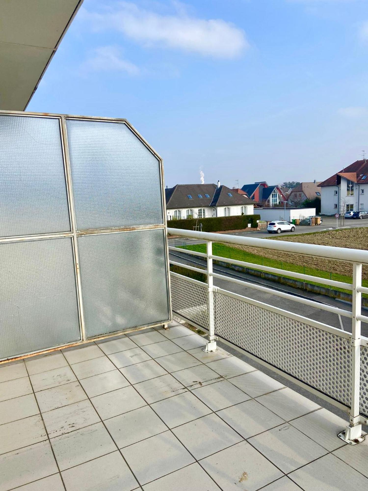 L'escale, Proche Suisse, Parking